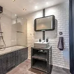 Magnifique Avec Piscine En Bord De * 르프라데