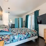 Magnifique Avec Piscine En Bord De *
