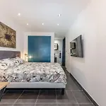 Magnifique Avec Piscine En Bord De *