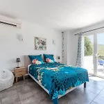 Magnifique Avec Piscine En Bord De *