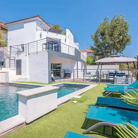 Magnifique Avec Piscine En Bord De *
