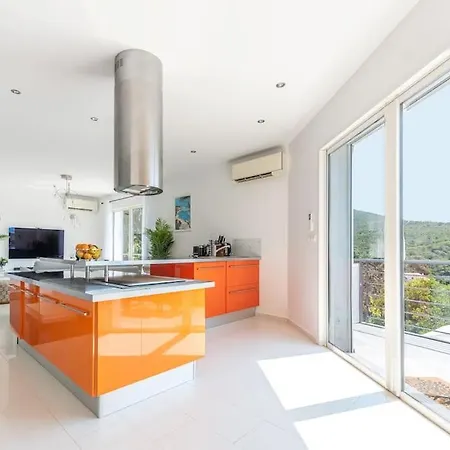 Villa Magnifique Avec Piscine En Bord De