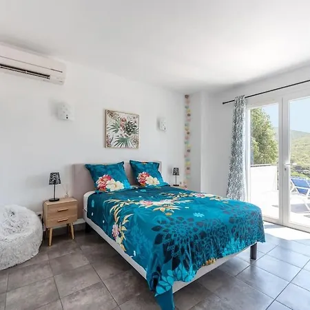 Magnifique Avec Piscine En Bord De *