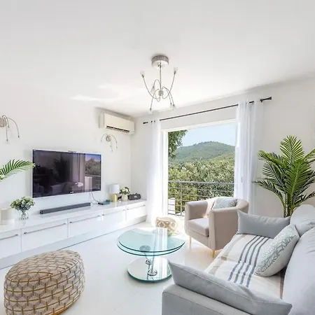 Magnifique Avec Piscine En Bord De Villa