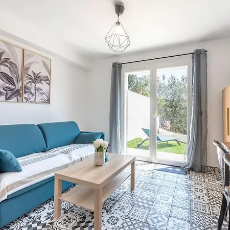 Magnifique Avec Piscine En Bord De