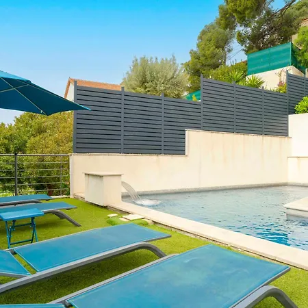 Magnifique Avec Piscine En Bord De Villa