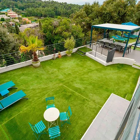 Magnifique Avec Piscine En Bord De Villa