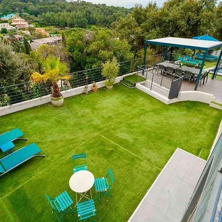 Magnifique Avec Piscine En Bord De Villa
