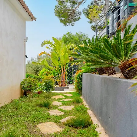 Magnifique Avec Piscine En Bord De Villa *